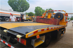 玉林附近拖车电话号码服务