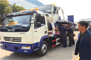 玉林汽车道路救援拖车价格